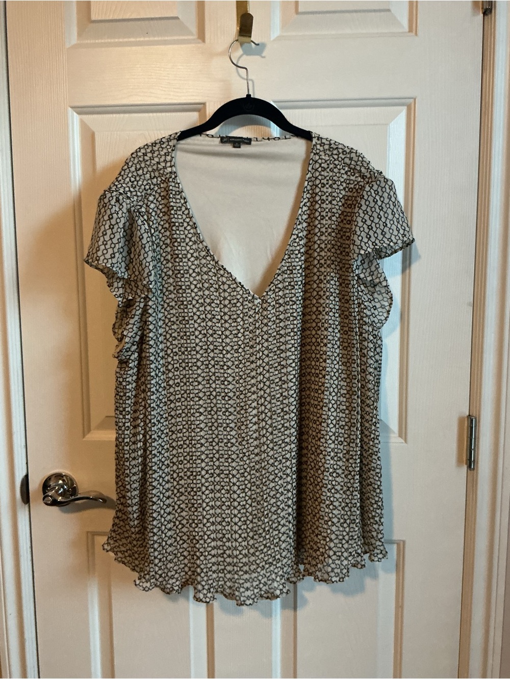 Adrianna Papell Black and White V-Neck Flutter Sleeve Blouse